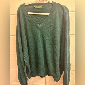 Woman’s Greenwich lambswool 4x green v neck sweater